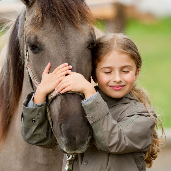 زمزمه های اسب - اسب و دختر دوست داشتنی - بهترین دوستان