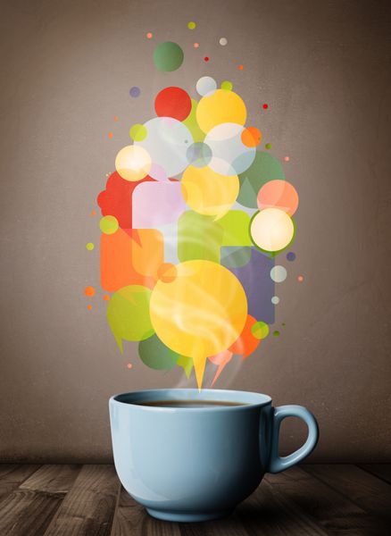 فنجان چای با حباب های گفتاری رنگارنگ