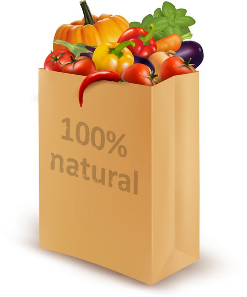100 درصد طبیعی روی یک کیسه کاغذی پر از سبزیجات تازه باهم