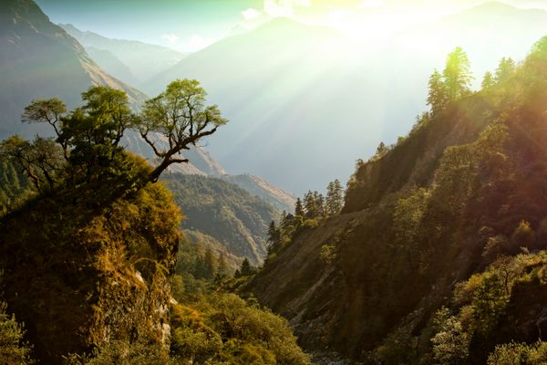 منظره کوهستانی طلسم شده نپال