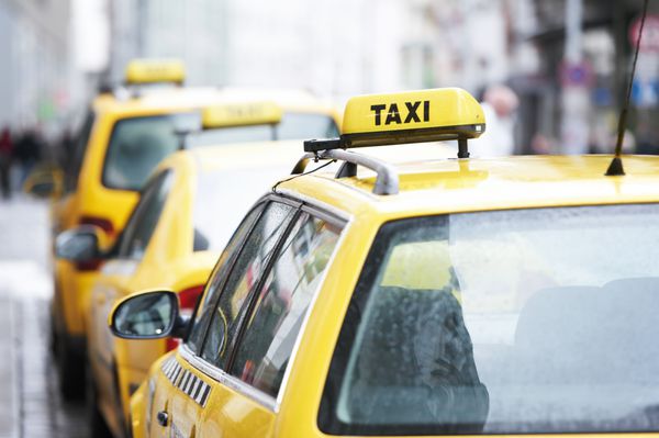 ماشین های تاکسی زرد رنگ