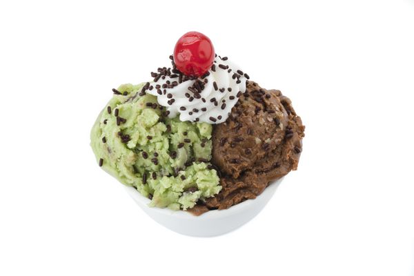 بستنی نعناع و شکلاتی با رویه گیلاس