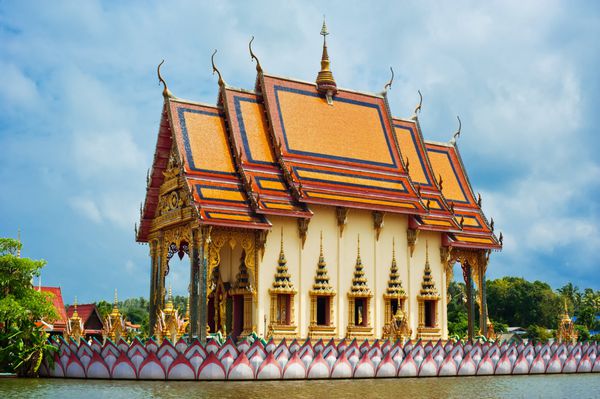 بتکده بودایی بخشی از مجموعه معبد Wat Plai Laem تایلند