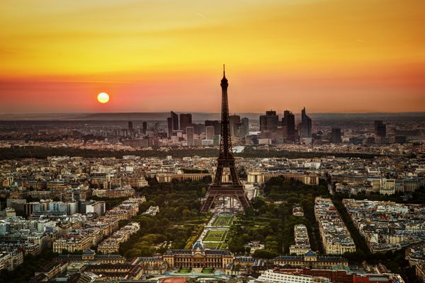 پاریس فرانسه در غروب آفتاب نمای هوایی برج ایفل