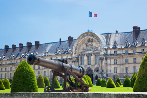 les invalides پاریس فرانسه یک توپ تاریخی