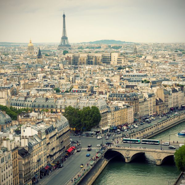 خط افق پاریس با برج ایفل