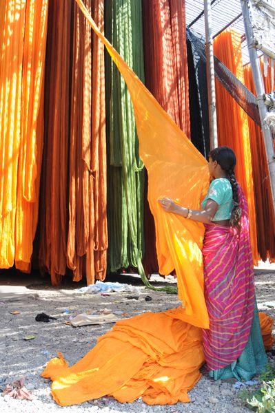 زن صنعت نساجی روستایی راجستان هند