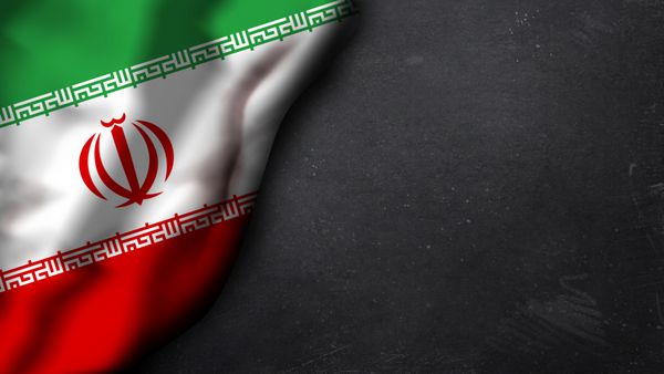 iranische flagge auf schiefertafel