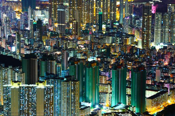 نمای مرکز شهر در هنگ کنگ از ارتفاعات در شب