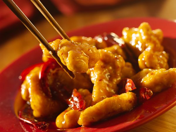 غذای چینی - مرغ جنرال tso با چاپستیک