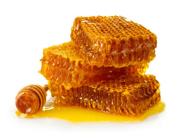 لانه زنبوری شیرین و آب ریز چوبی جدا شده روی سفید