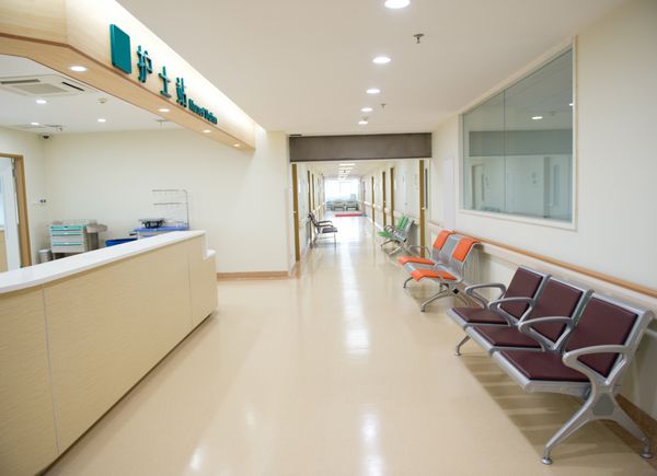 ایستگاه خالی پرستاران در بیمارستان