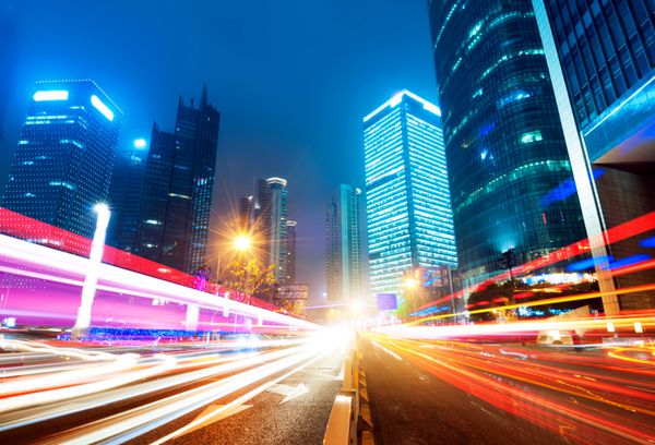 منطقه مالی و تجاری شانگهای lujiazui در پس زمینه شب شهر مدرن