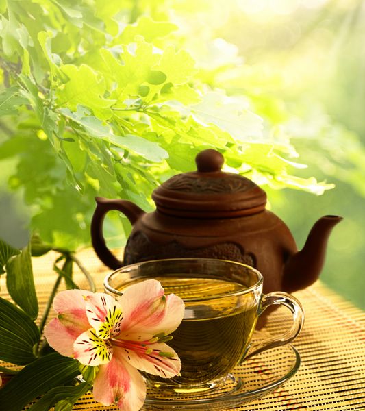 مراسم چای چای سبز گل و قوری