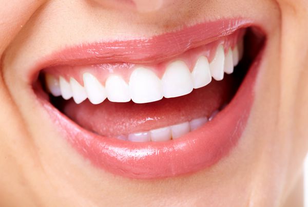 لبخند زن زیبا کلینیک مراقبت های بهداشتی دندان