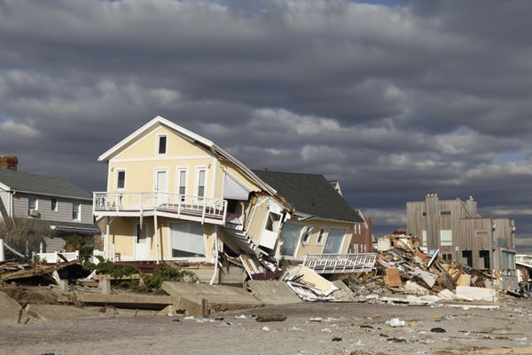 دور نیویورک - 4 نوامبر خانه ساحلی ویران شده پس از طوفان شنی در 4 نوامبر 2012 در دور نیویورک