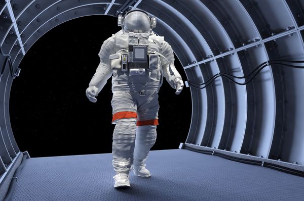 فضانورد در تونل های اسپکرافت عناصر این تصویر ارائه شده توسط ناسا