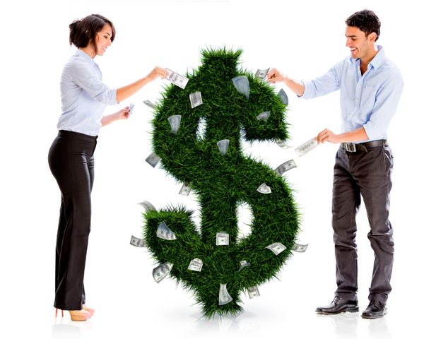 افراد تجاری با یک گیاه پول - جدا شده روی سفید