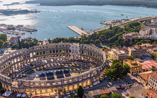 عرصه زمان رومی در پولا جزئیات کرواسی میراث جهانی یونسکو