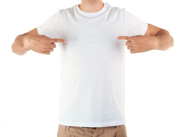 تی شرت روی مرد جوان جدا شده روی سفید