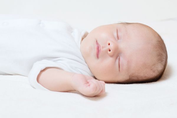 جزئیات از خواب نوزاد یک ماهه ناز