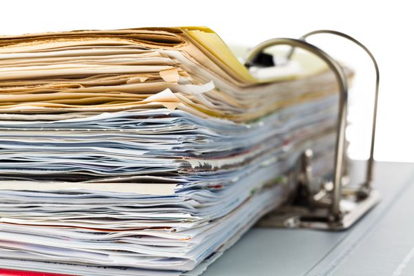 یک پوشه فایل با اسناد و مدارک حفظ قراردادها