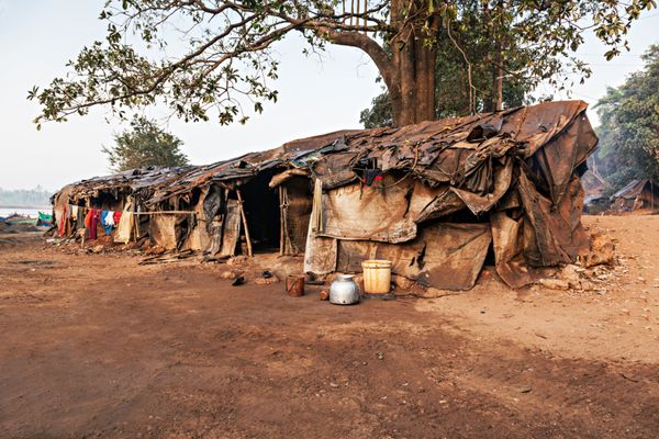 خانه فقیر نشین در نزدیکی رودخانه گوا هند