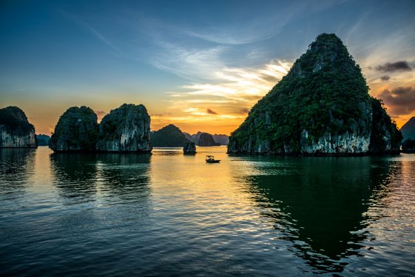 غروب زیبا در خلیج هالونگ ویتنام