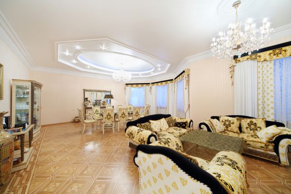اتاق نشیمن و غذاخوری با مبلمان لوکس به سبک کلاسیک