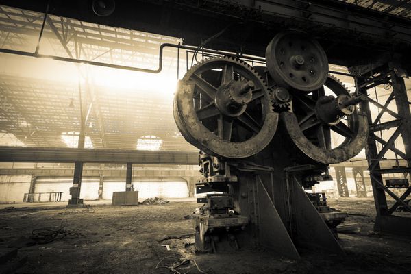 کارخانه متروکه متالورژی در انتظار تخریب