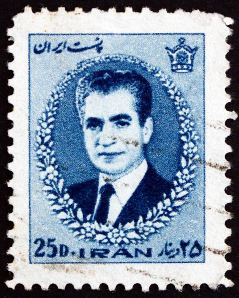 ایران - حدود 1966 تمبر چاپ شده در ایران محمدرضا شاه پهلوی شاه ایران حدود 1966 را نشان می دهد