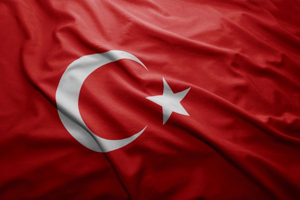 اهتزاز پرچم رنگارنگ ترکیه