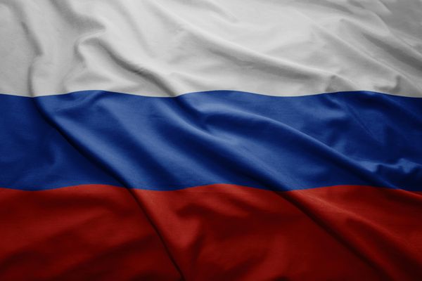 اهتزاز پرچم رنگارنگ روسیه