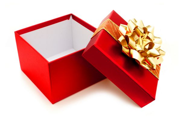 جعبه هدیه کریسمس قرمز با پاپیون و روبان طلایی باز شد