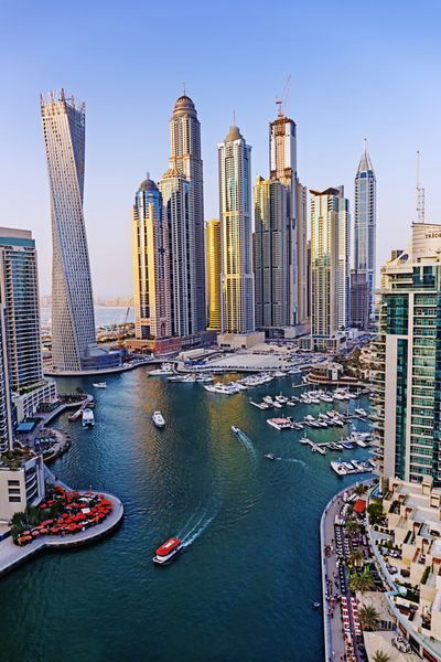 دبی امارات - 2 نوامبر دبی مارینا از بالا در 2 نوامبر 2013 دبی امارات متحده عربی در شهر کانال مصنوعی به طول 3 کیلومتر در امتداد خلیج فارس