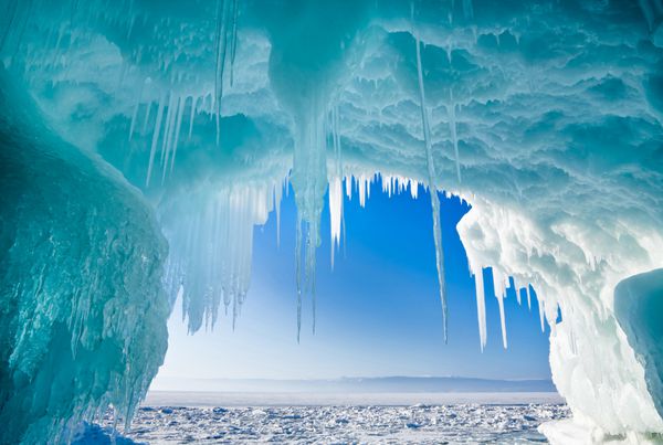 بایکال زمستانی جزیره اولخون غار یخی