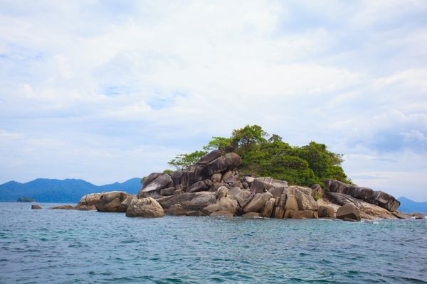 جزیره صحنه دریا در جزیره لیپ در ساتون تایلند جزیره صحنه دریا در جزیره لیپ در ساتون تایلند