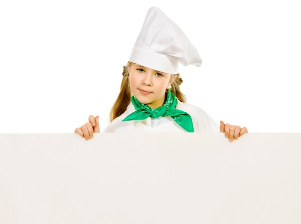 دختر ده ساله ناز با لباس آشپز تخته سفید نگه می دارد جدا شده روی سفید