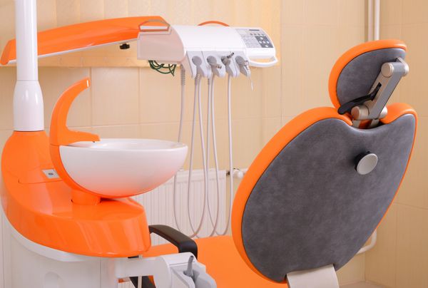 یونیت دندانپزشکی با صندلی و تجهیزات