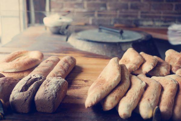نان تازه روی پیشخوان در فروشگاه افکت اینستاگرام نشویل