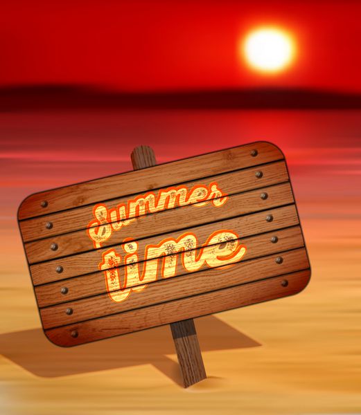 پلاک چوبی با حروف تابستانی غروب آفتاب ساحل تابستانی شن و ماسه و اقیانوس پس زمینه تار