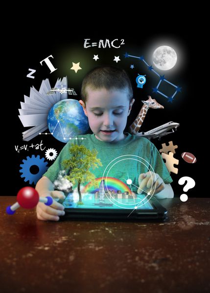 یک کودک پسر جوان به تبلت کامپیوتری با ریاضیات علوم و حیوانات در اطرافش روی پس‌زمینه‌ای سیاه نگاه می‌کند تا مفهومی از یادگیری یا فناوری در مدرسه داشته باشد