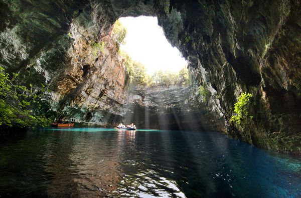 دریاچه معروف ملیسانی در جزیره کفالونیا - یونان