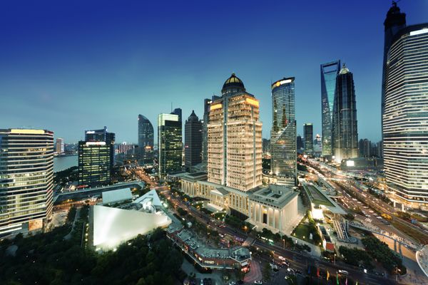 نمای شب شانگهای از برج مروارید شرقی