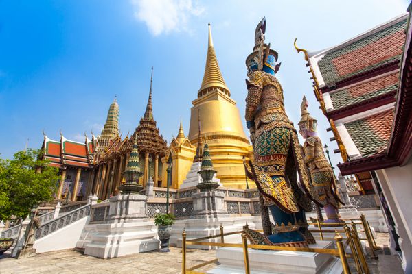 معبد بودای زمرد معبد طلایی در تایلند