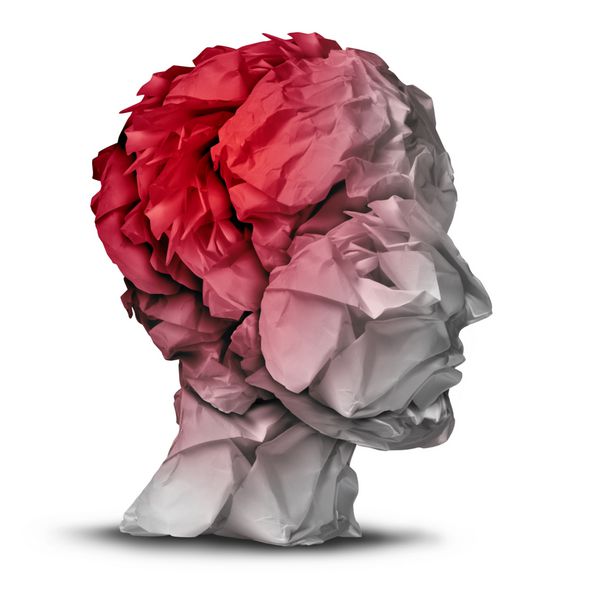 مفهوم آسیب به سر و تصادف مغزی تروماتیک مراقبت های پزشکی و روانی با گروهی از کاغذهای اداری پیچیده شده به شکل ذهن انسان با ناحیه قرمز برجسته به عنوان نمادی از مشکل تروما