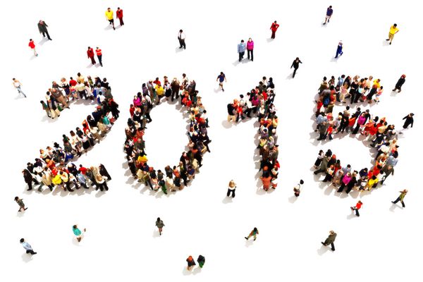 آوردن سال جدید گروه بزرگی از مردم به شکل سال 2015 در حال جشن گرفتن مفهوم سال نو در زمینه سفید نسخه عمودی نیز موجود است