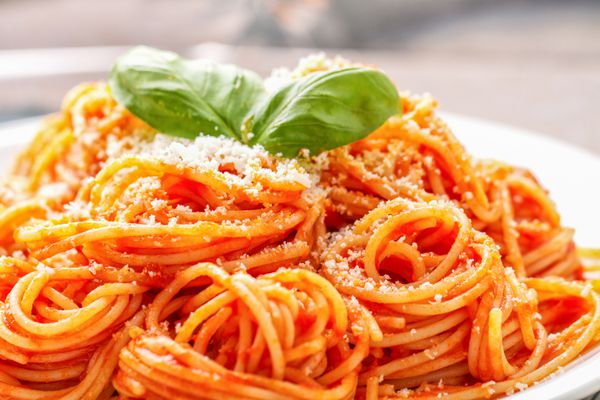 اسپاگتی با سس گوجه فرنگی