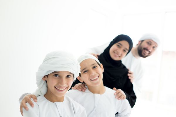 خانواده خوشبخت عربی در ردیف خندان