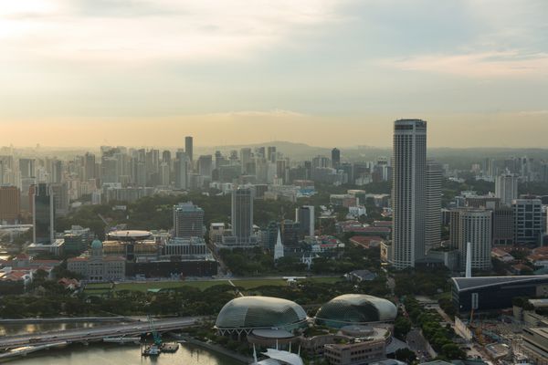 نمای افق شهر سنگاپور در غروب آفتاب